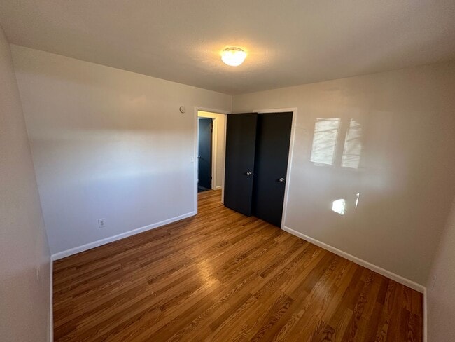 Building Photo - South Boulder Gem: 3 Bed, 2 Bath with Stunning Flatiron Views & Hardwood Flooring throughout!