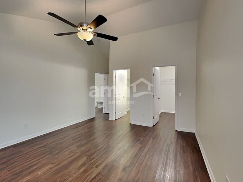 Building Photo - 1395 Ithaca Dr