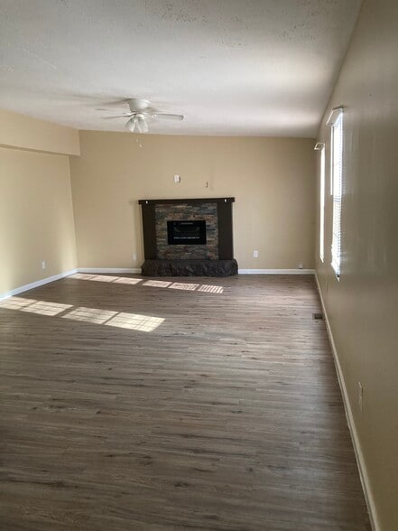 Building Photo - 300 Glade Springs Rd