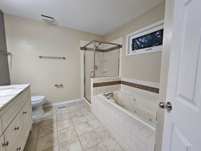 Building Photo - 227 Beaver Creek Dr