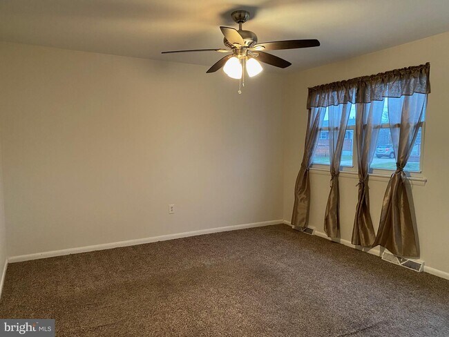 Building Photo - 21 Ridge Dr