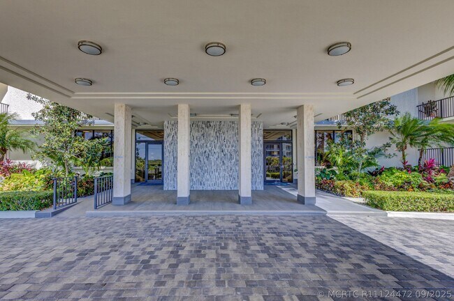 Building Photo - 400 S Beach Rd
