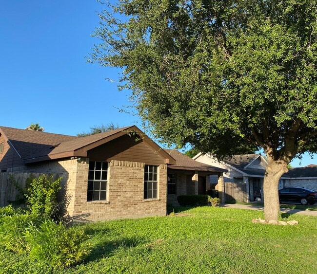 Building Photo - 811 E Stonegate Dr