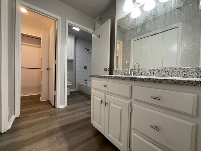 Building Photo - AVAILABLE NOW - 2 BEDROOM 2 BATH TOWNHOME ...