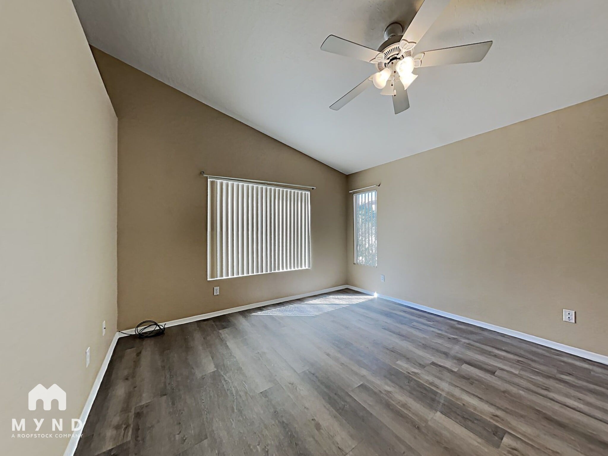 Building Photo - 685 E Cantebria Dr