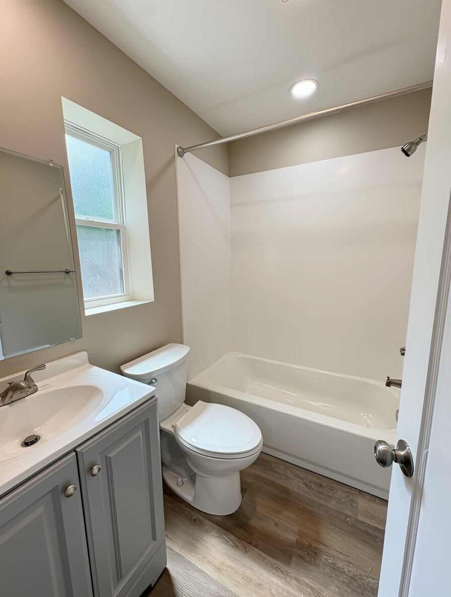 Building Photo - 5125 Highview Dr