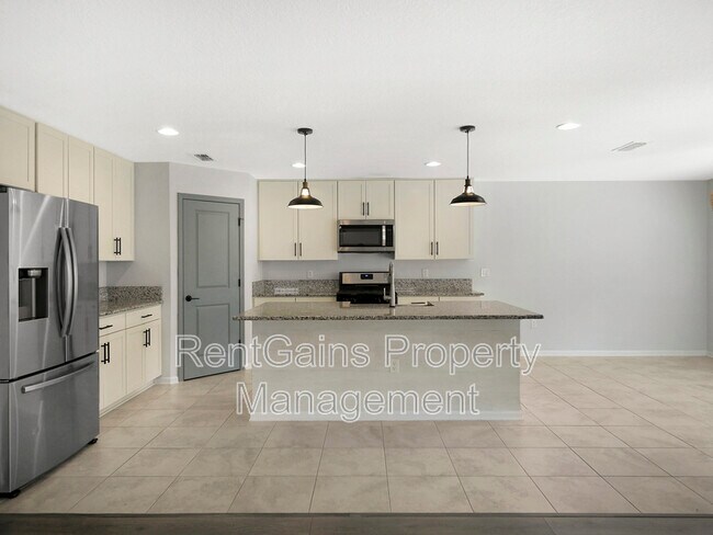 Building Photo - 597 Meadow Ridge Dr
