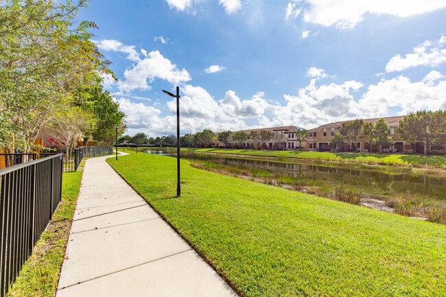 Building Photo - 10349 Wellington Parc Dr