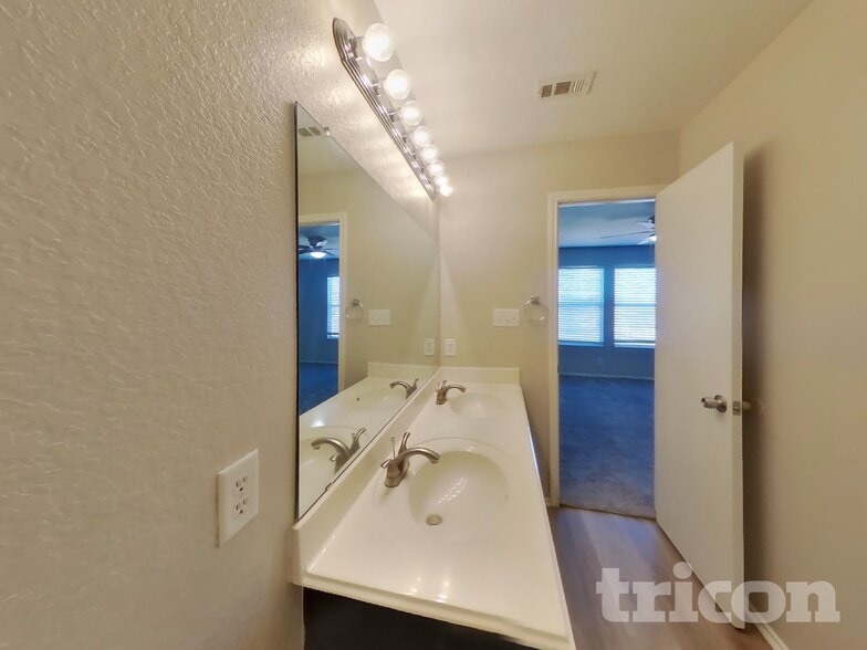 Building Photo - 2615 Thunder Gulch