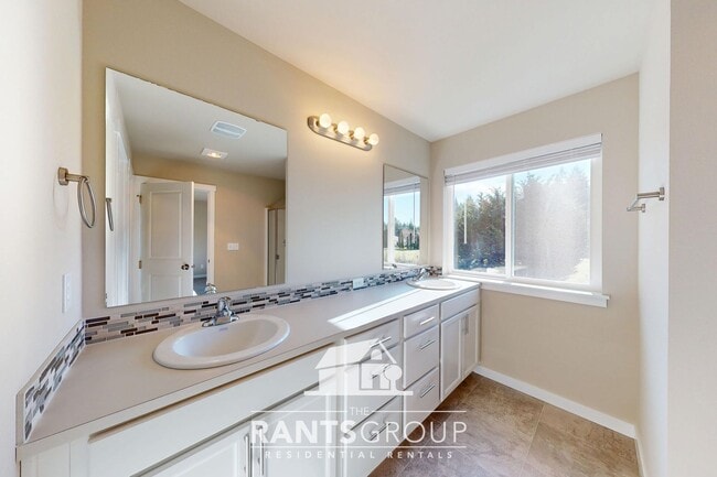 Building Photo - Leah's Landing