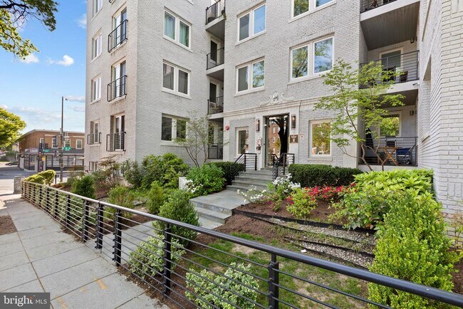 Primary Photo - 329 Rhode Island Ave NE