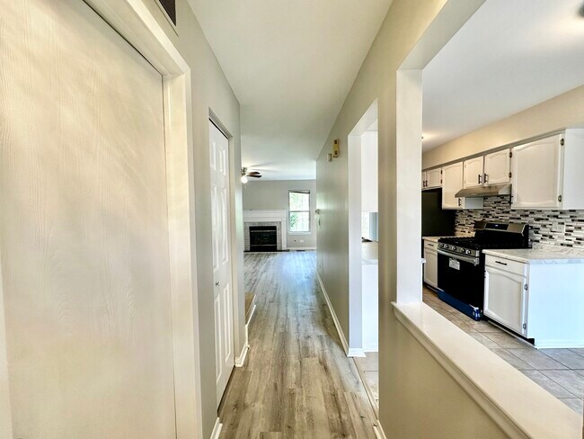 Building Photo - 1226 Clearview Ct