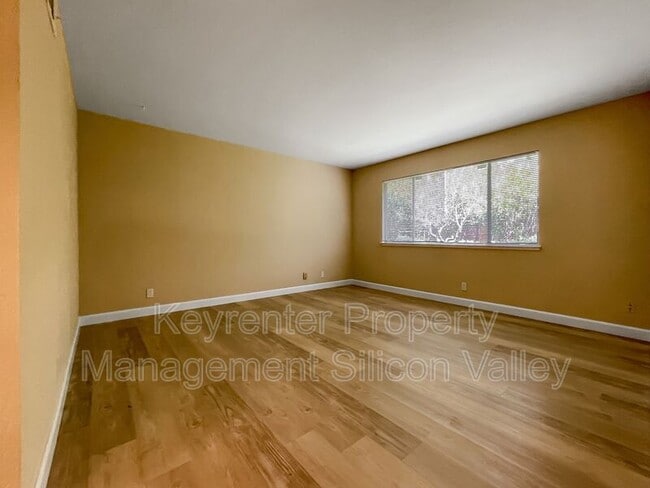 Building Photo - 933 Miramonte Ave