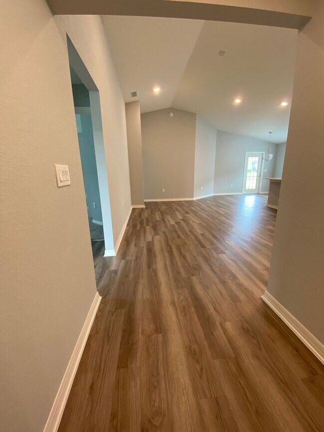 Building Photo - 595 Lorient Drive