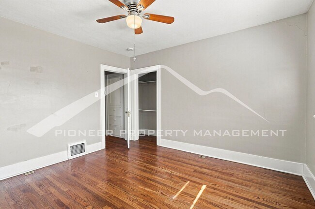 Building Photo - Spacious Home with Central AC and Washer/Dryer