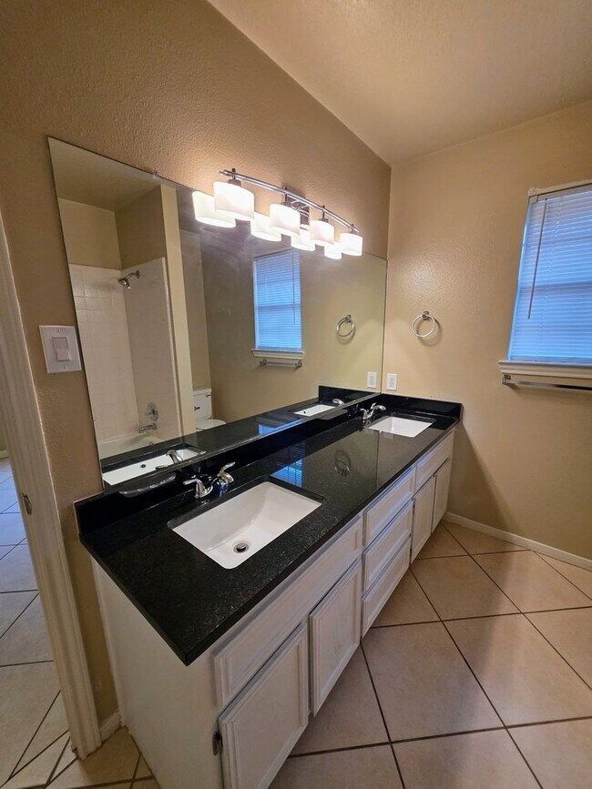 Building Photo - Beautifully Updated 4 Bedroom Home