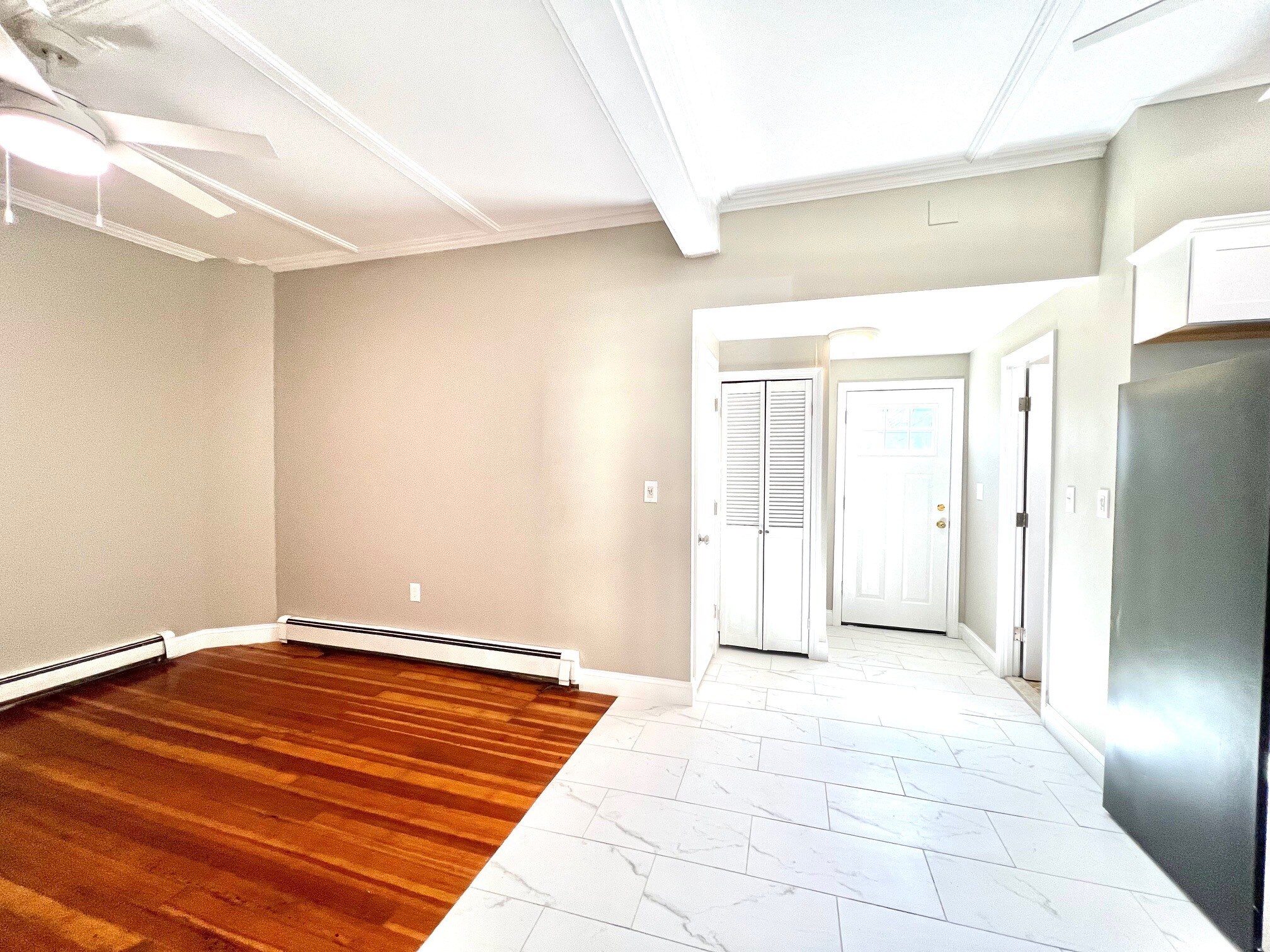 Entry/Hallway - 6 Holland St