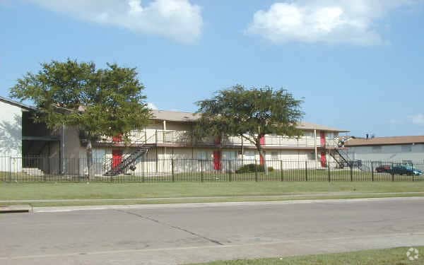 Primary Photo - Park Creek Manor Apartments