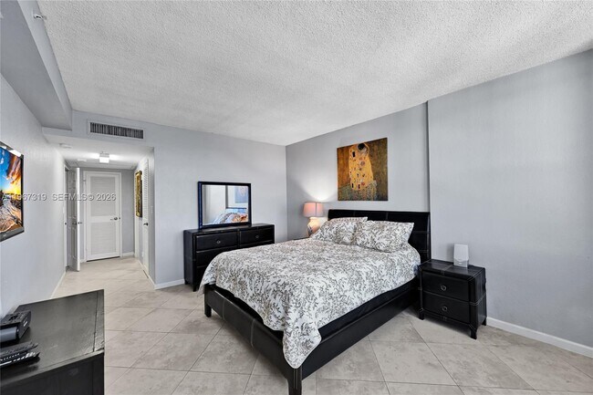 Building Photo - 2501 S Ocean Dr