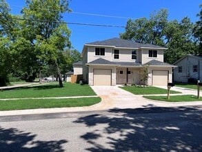 Building Photo - 320 S Main St