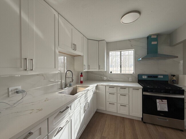 Building Photo - Lancaster 3 Bedroom + 2 Bathroom