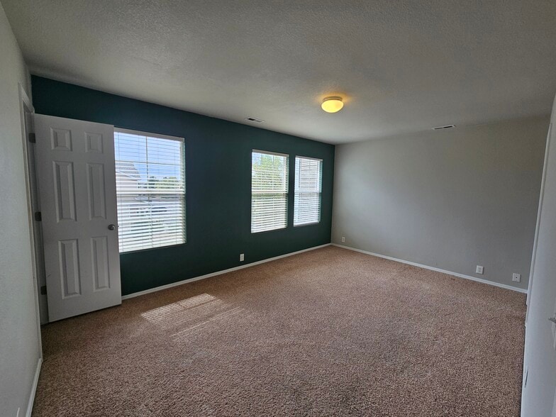 Building Photo - 7243 Country Side Grv