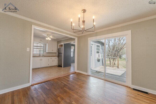 Building Photo - 3121 Sherwood Ln