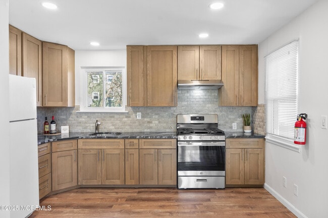 Building Photo - 85 Helen Ave