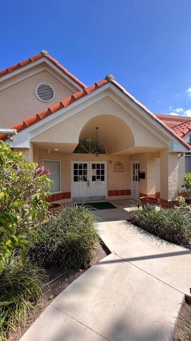 Building Photo - 3350 Pinewalk Dr N