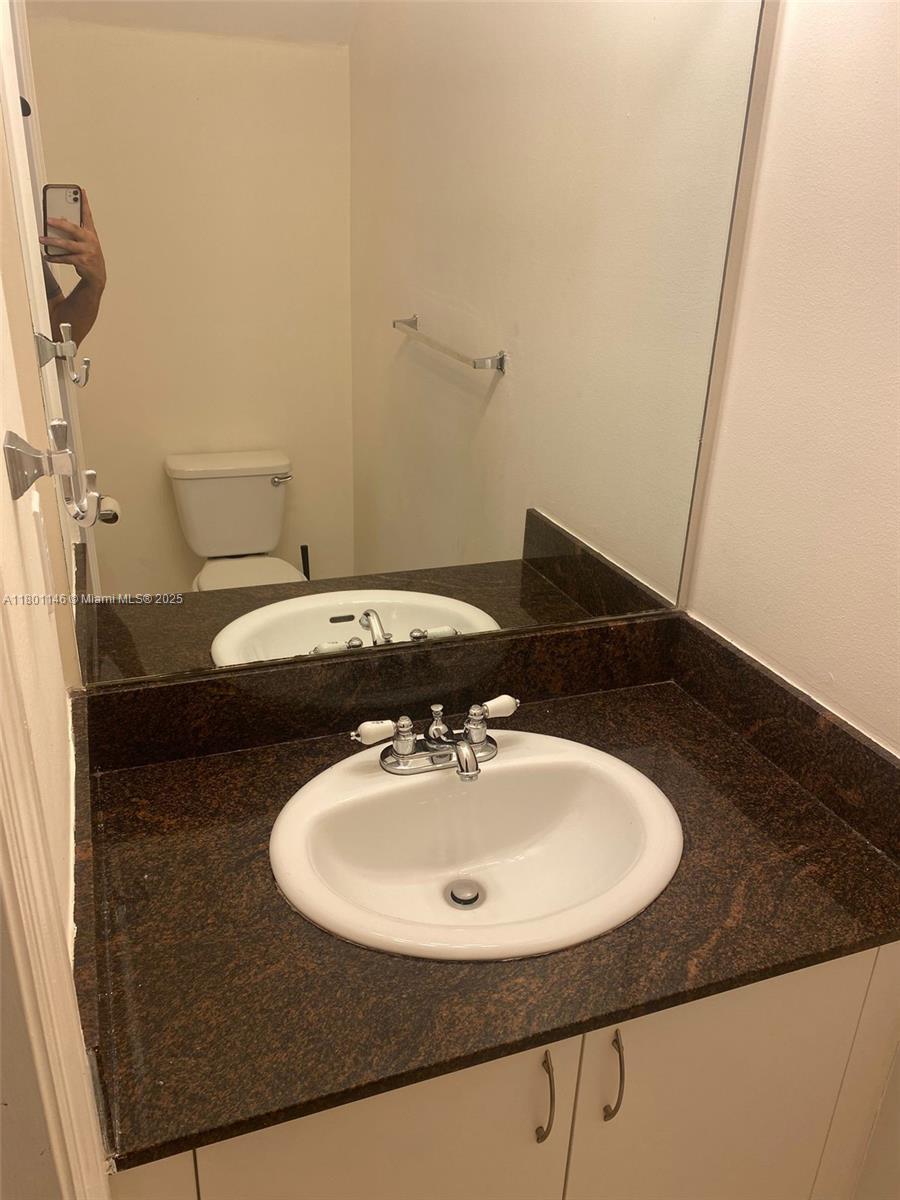 Building Photo - 2167 Madeira Dr