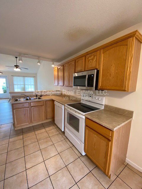 Building Photo - 55 Crimson Ct