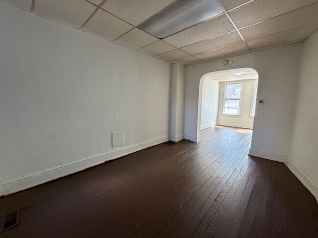 Building Photo - 347 E King St