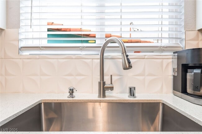 Building Photo - 2905 Kings Way