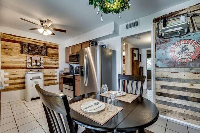 Building Photo - 12602 N 105th Ave