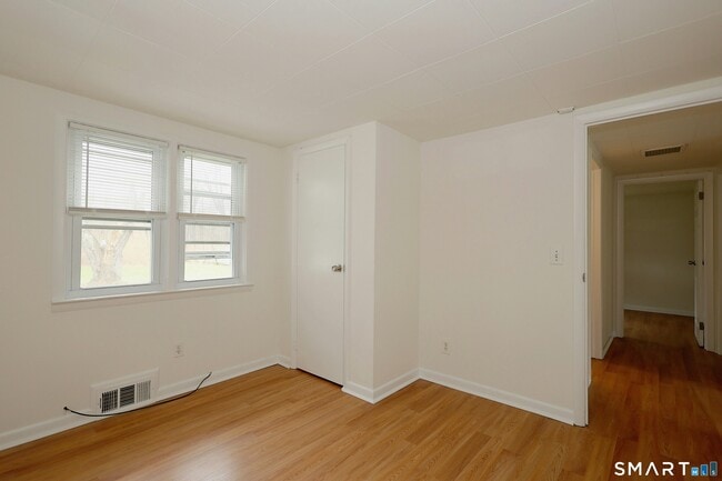 Building Photo - 121 Westport Rd