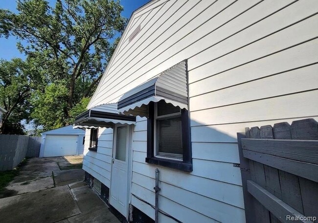 Building Photo - 1761 E Milton Ave