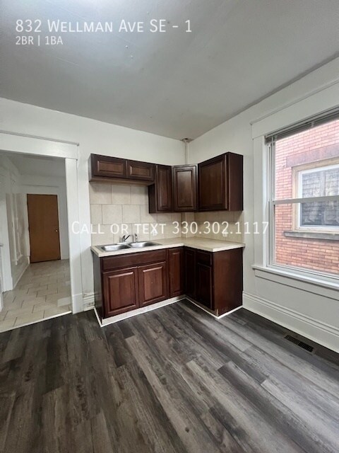 Building Photo - Large 2 bedroom first floor unit for rent ...