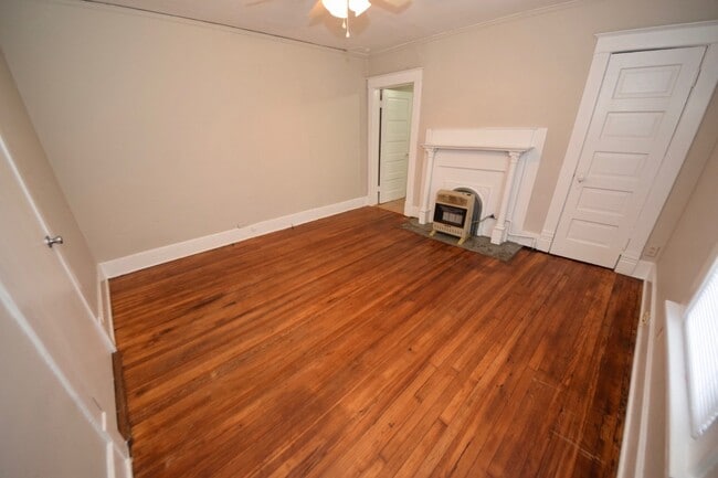 Building Photo - 1 bed, 1 bath near Cooper Young