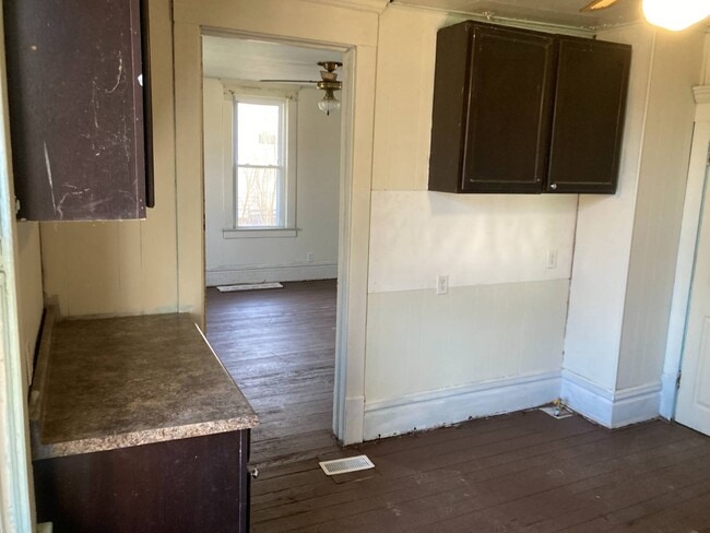 Building Photo - 736 S Seneca Ave