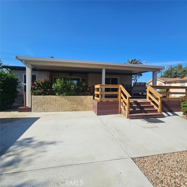Building Photo - 746 River Dr