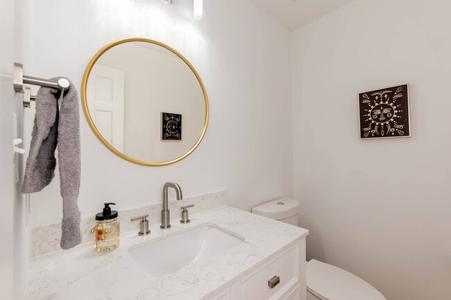 guest bath - 4200 Pickwick Dr