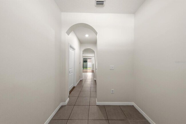 Building Photo - 424 Newmont Cir