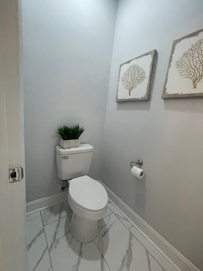Building Photo - Beautifully Furnished 4-Bedroom Home with ...