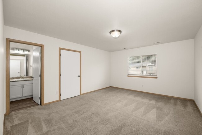 Building Photo - 204 F St