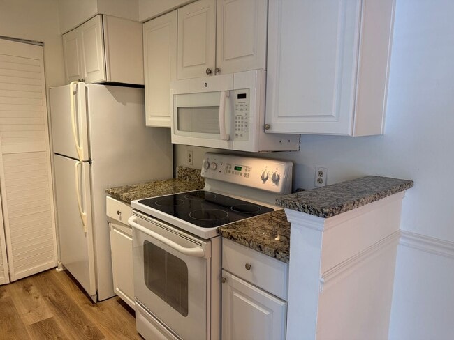 Building Photo - Updated First Floor Forest Cove Condo- Bike to the Beach!