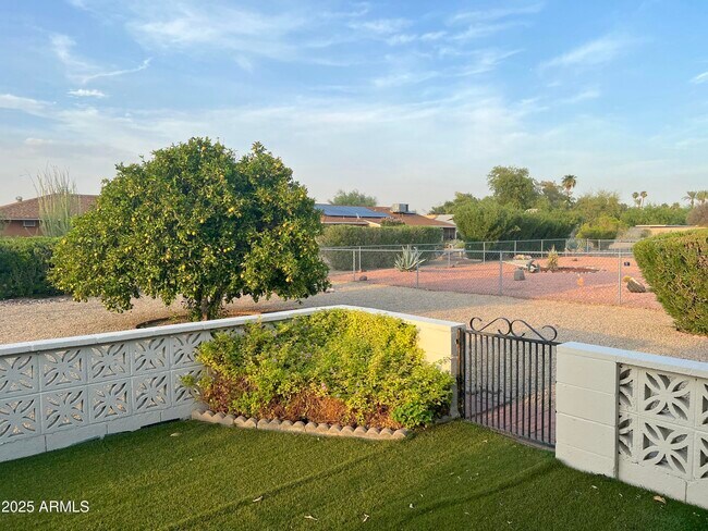 Building Photo - 9714 W Branding Iron Dr