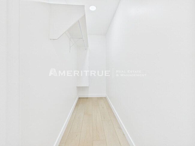 Building Photo - 1868 E 640 N