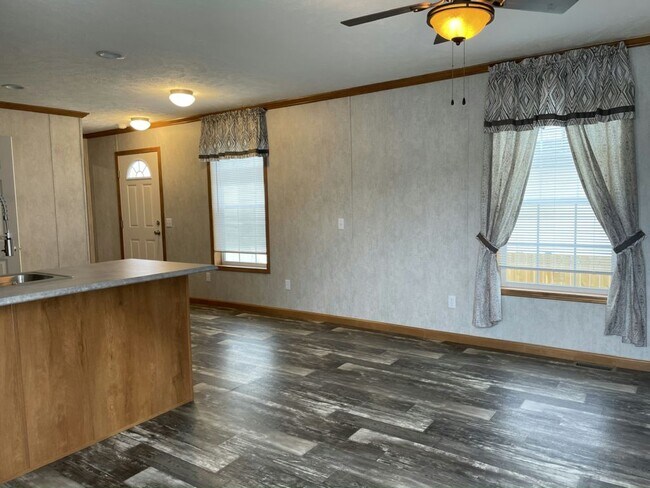 Building Photo - 638 Birchwood Dr