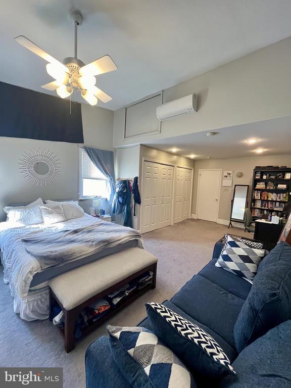 Building Photo - 125 Maple St