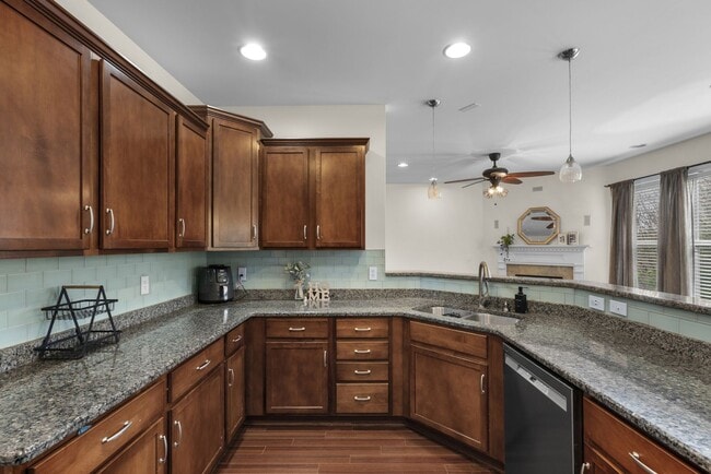 Building Photo - 3 Bed 2.5 Bath Home with 2 Car Garage and Fenced Backyard